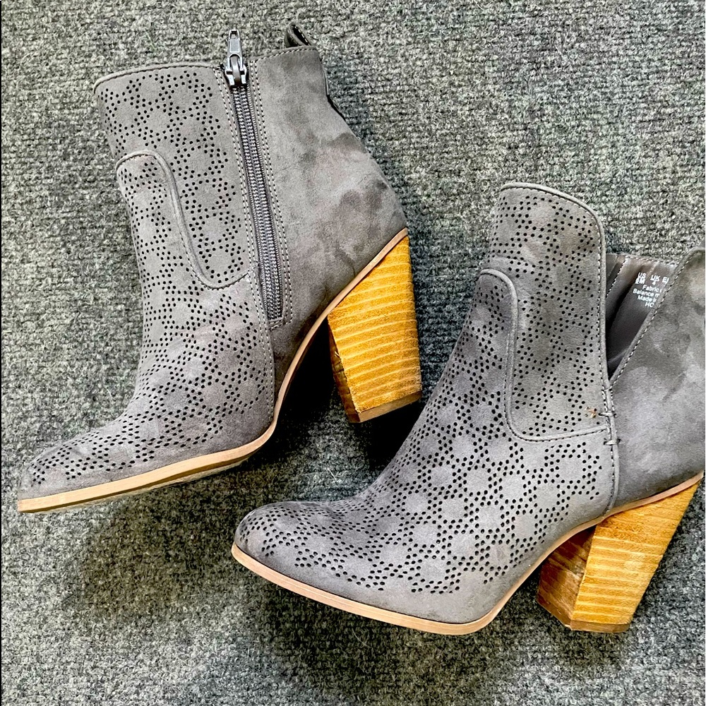 Carlos by Carlos Santana gray booties, perfect with jeans or dresses
